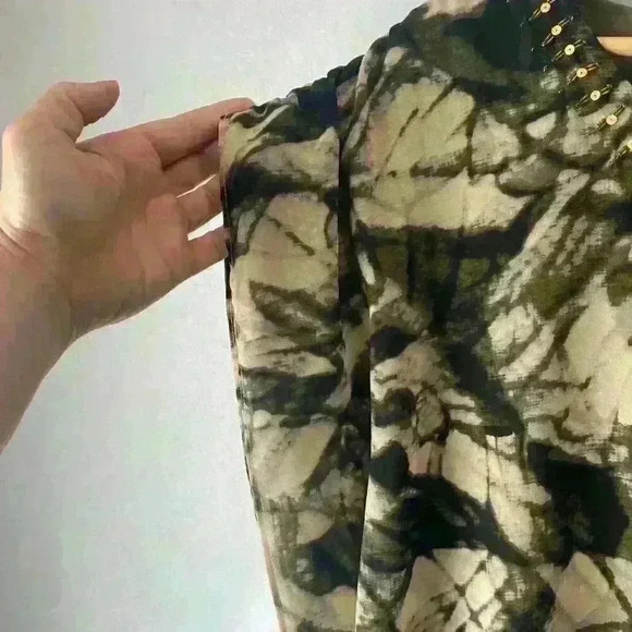 NWT ANA Green Tan Black Short Sleeved Scooped Embellished Neck Blouse Size Large - Picture 4 of 11